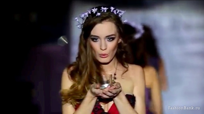  Nadia S