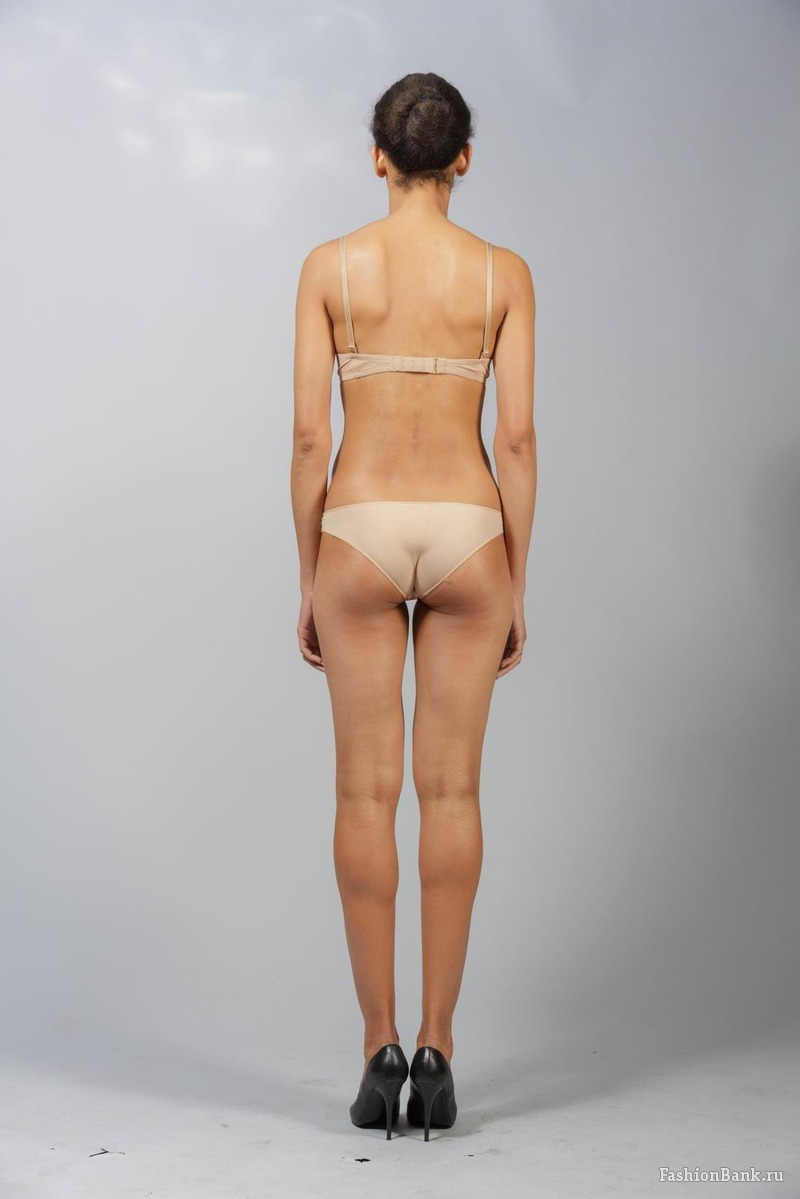  Nadine K