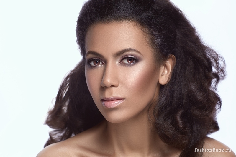  Nadine K