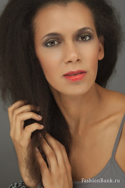  Nadine K
