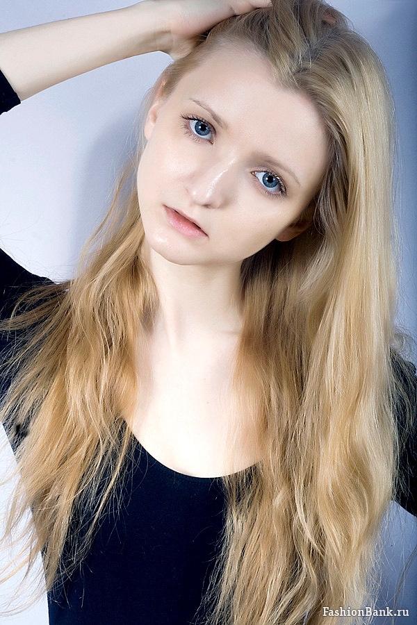  Anike Angel