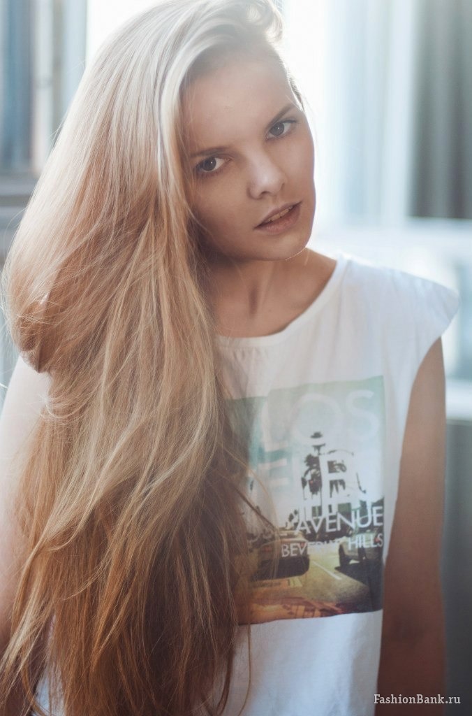  Ann BG