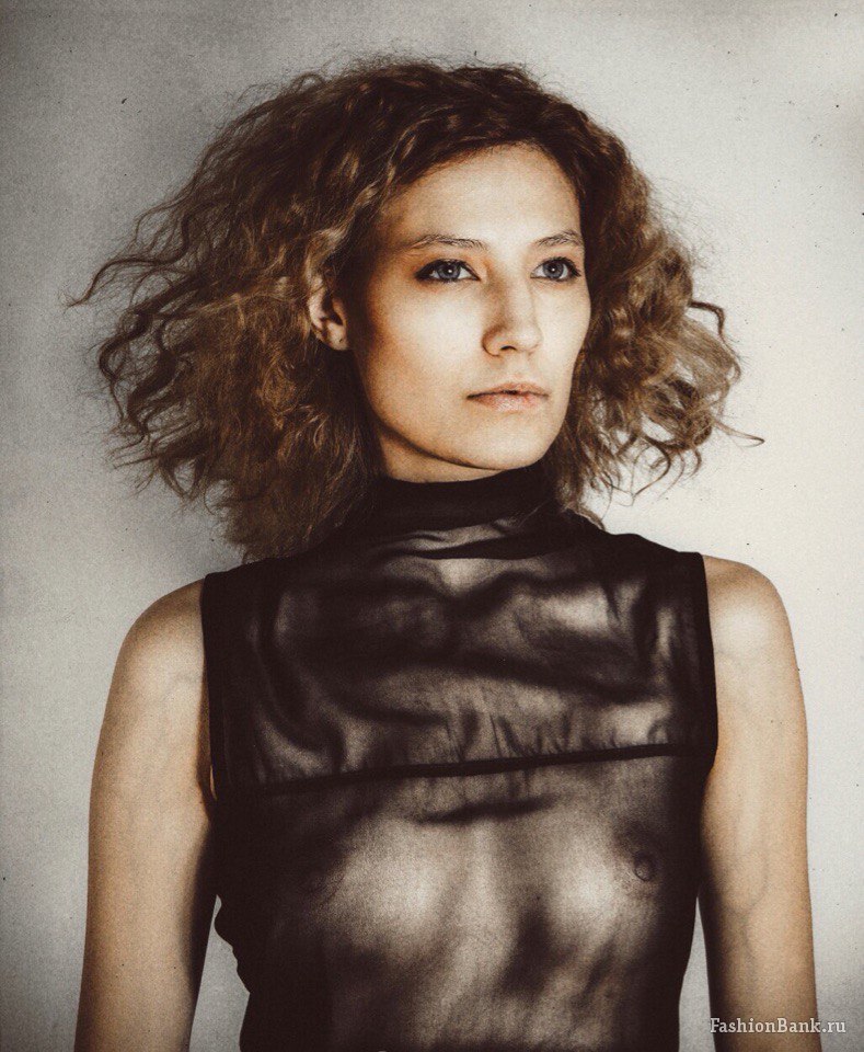  Elina Model