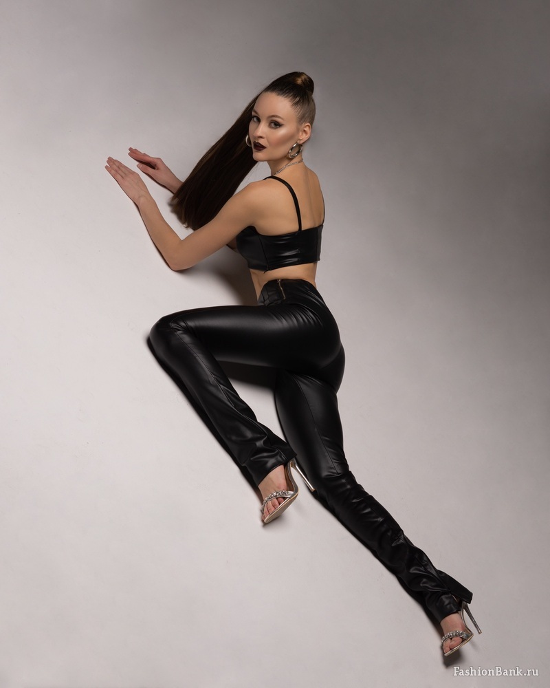  ���� V