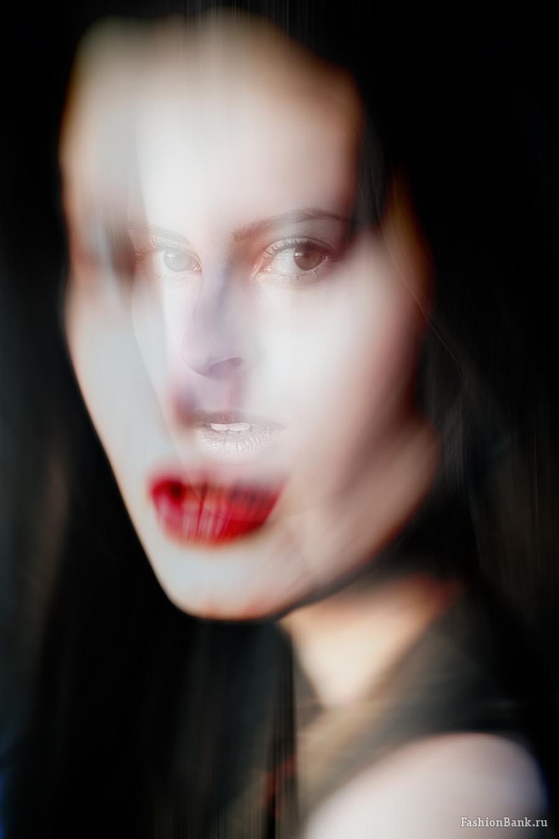  � �