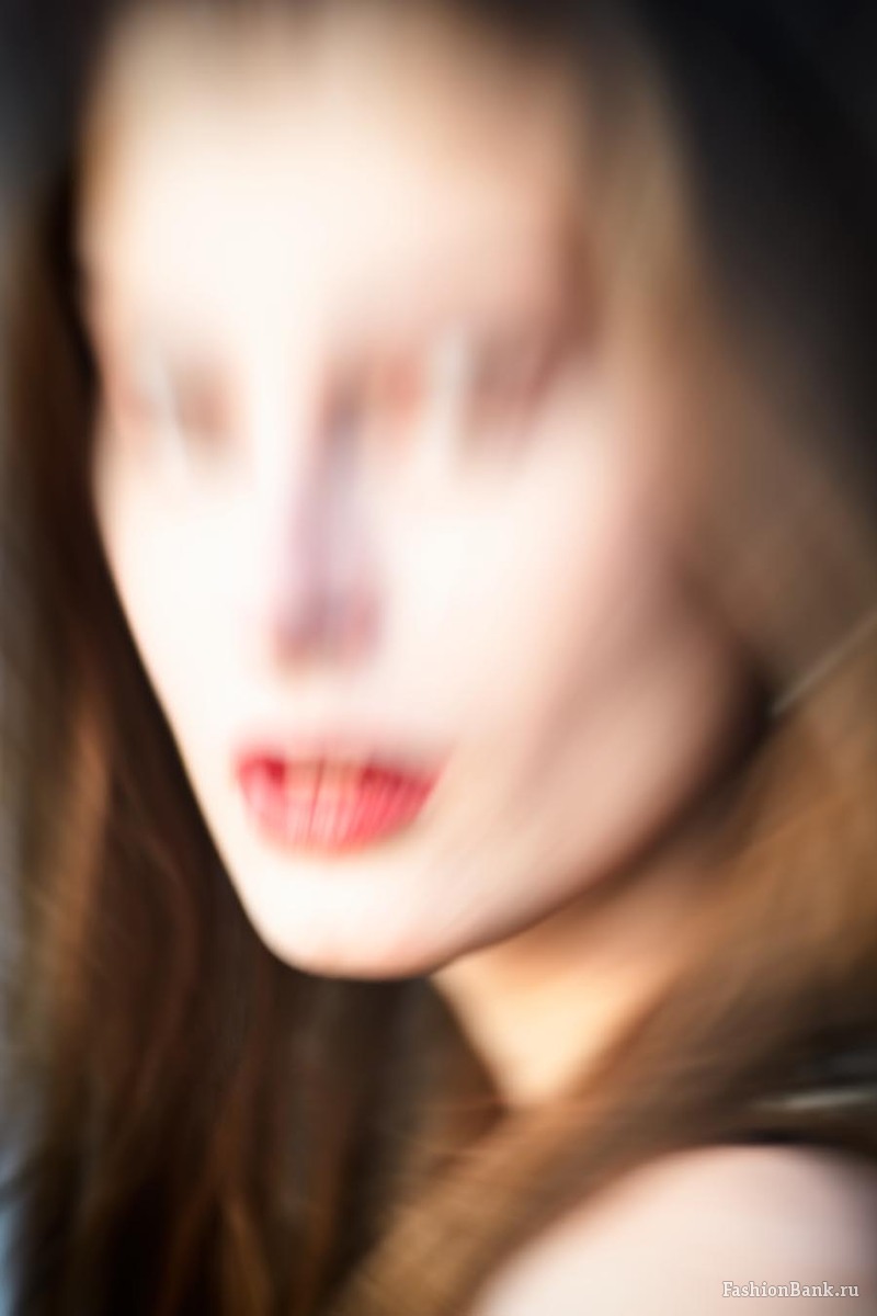  � �